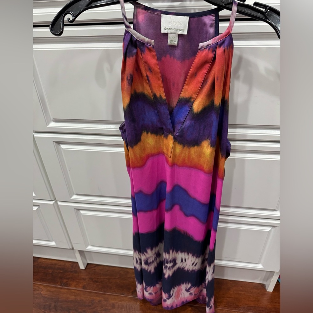 Donna Morgan silk Tie-Dye V-Neck Dress